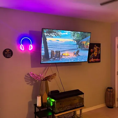 Welcome To My Fun Artsy Space! North Miami Beach Exterior photo