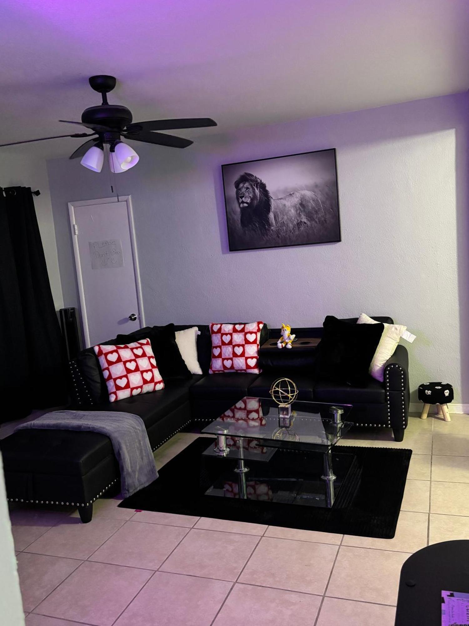 Welcome To My Fun Artsy Space! Holiday home