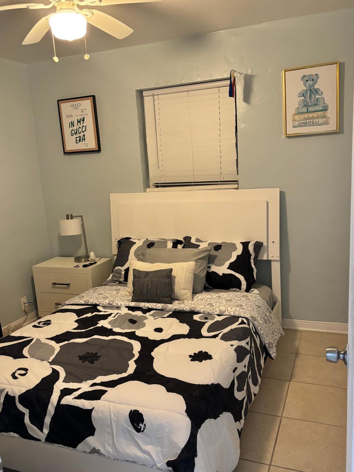 Holiday home Welcome To My Fun Artsy Space!